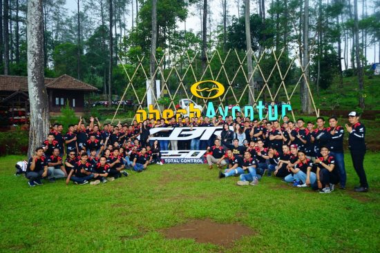 dalam kegiatan Fun Touring dengan tema CBR250RR East Java Journey di Obech Avontur Pacet Mojokerto.