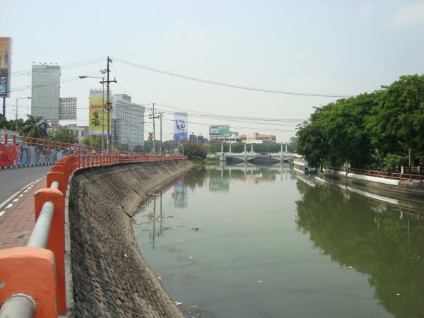 Sungai Brantas Surabaya Berangsur Membaik