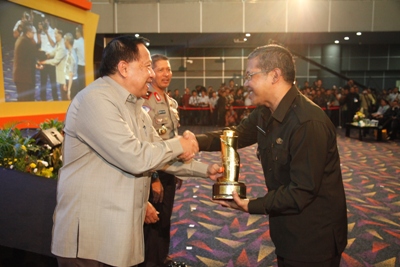Kota Blitar Kembali Terima Piala Wahana Tata Nugraha 2014