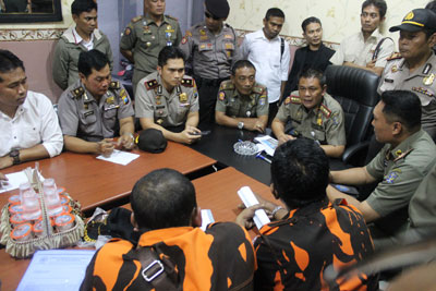 Ormas dan Mahasiswa Geruduk Mako Satpol PP Kota Surabaya