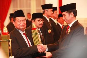 5-Foto A-Penghargaan dari Jokowi-kar-1