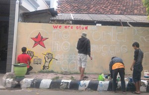 Komunitas Seni Kota Kediri Kritik Pendidikan Lewat Mural