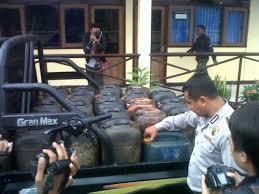 TNI Gagalkan Truk Pembawa 8.000 Liter BBM Ilegal
