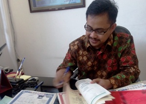 Kadindik Surabaya Teken Ijazah Kajer Paket