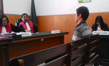 Hakim PN Surabaya Lanjutkan Sidang Limbah