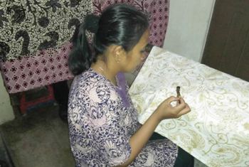 Humas-Wartawan Kota Madiun Belajar Batik