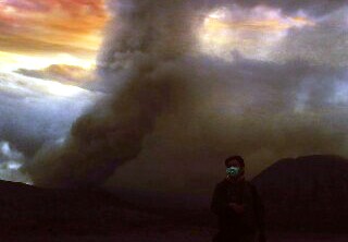 Status Gunung Bromo Berubah Menjadi Erupsi