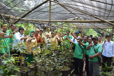 Istri Bupati Apresiasi Semangat Petani Wonosalam Kembangkan Durian Bido