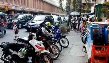 Parkir Liar Picu Macet Lalin Kota Surabaya