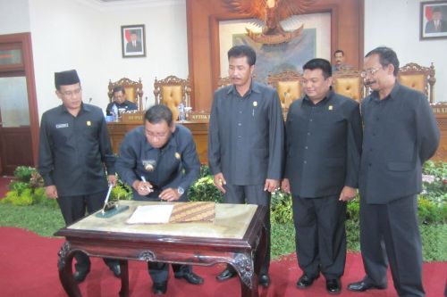DPRD Tulungagung Setujui Perda APBD 2016