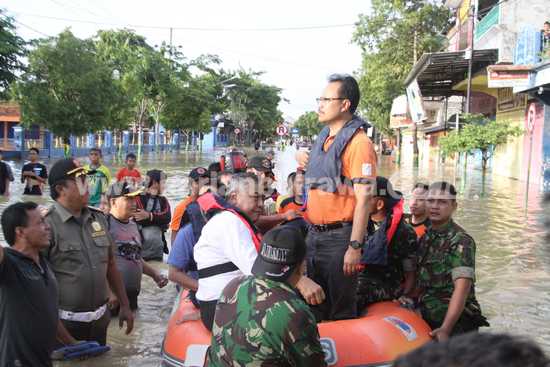 Darurat Banjir, Wagub dan Mensos Turun ke Sampang