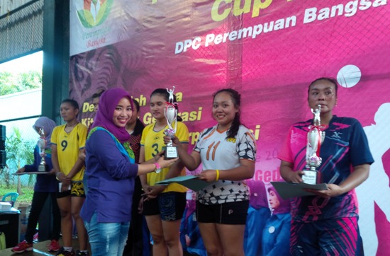 Puteri Tuban Selection Juarai Voli Putri PB Cup 2016.