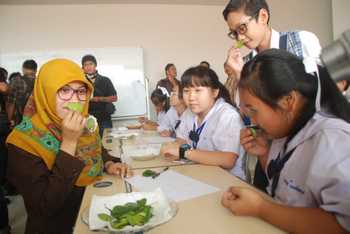 Siswa Thailand Pelajari Empon-empon