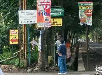 Dispenda Kota Malang Bersihkan Reklame Liar