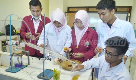 Bebas Bahan Kimia, Diekstrak dari Kulit Durian, Buah Pinang dan Bunga Kenanga
