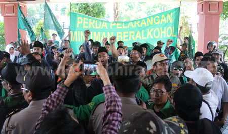 Ketua DPRD Surabaya Janji Perjuangkan Pelarangan Minuman Beralkohol