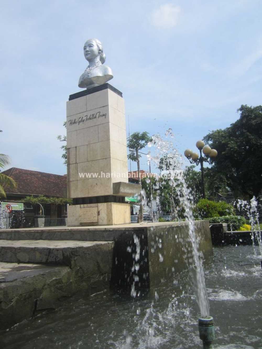 Patung Kartini di Kota Tulungagung