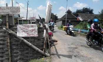 Jembatan Penghubung 2 Kecamatan Rusak Parah di Mojokerto