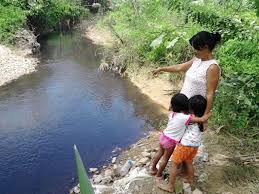 Limbah Industri Cemari Aliran Sungai di Malang
