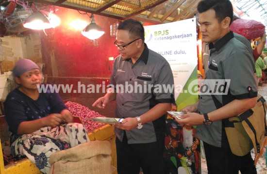 BPJS Ketengakerjaan Tanjung Perak Jemput Bola di Pasar Pabean