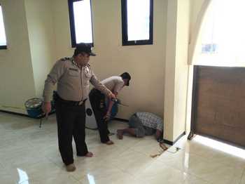 Pria Tewas Tertelungkup di Masjid Al Ikhlas Kota Batu