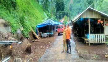 Longsor Lumpuhkan Wisata Madakaripura Kab.Probolinggo