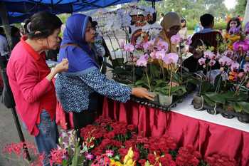 Warga Surabaya Antusias Ikuti Minggu Pertanian di Balai Kota