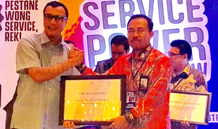 PLN Jatim Raih Penghargaan Service People of the Year 2017
