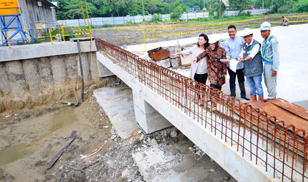 Wali Kota Sidak Pengerjaan Underpass Mayjen Sungkono dan Jembatan Ratna