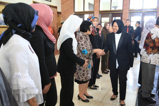 Wali Kota Tri Rismaharini Lantik 44 Pejabat Pemkot Surabaya