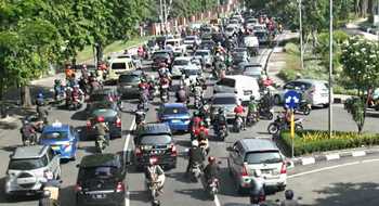 2018, Pemkot Surabaya Usulkan Raperda Pembatasan Kendaraan Pribadi