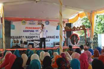 Bupati Gresik Launching Kampung Menuju KB