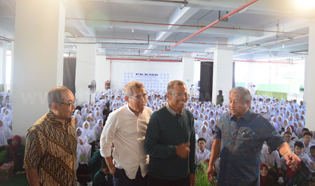Mantan Menteri Semangati Maba Universitas Nahdlatul Ulama Surabaya