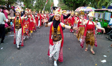 Karnaval Pandhalungan di Jember Meriah