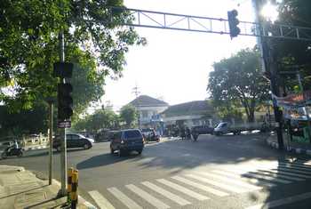 Traffic Light Perempatan Apotik Kota Pasuruan Tak Berfungsi