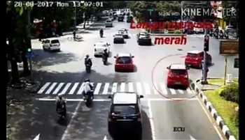 2-Pelanggaran lalu lintas yang nampak di CCTV Traffic Light Bratang(bed)