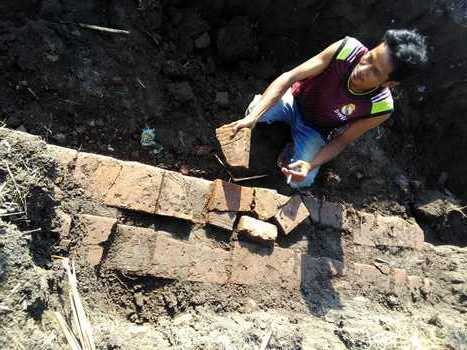 Warga Mojoagung Temukan Tumpukan Bata Kuno di Galian Tanah Urug