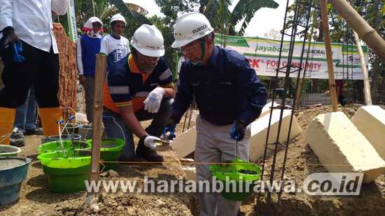 Jayaboard Perbaiki Lima Rumah Warga Pra-Sejahtera di Gresik