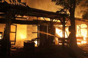 Labfor Polda Jatim Lidik Kebakaran Sentra Usaha Mebel BUkir Pasuruan
