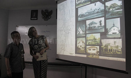 12-Jelajahi-Sejarah-Arsitek-Estourgie-di-Surabaya