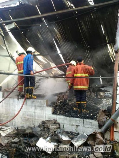 Gudang Produksi Shuttle Cock di Kab Malang ”Ludes” Terbakar