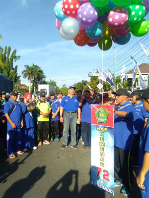 Karyawan Kemenag Situbondo Meriahkan Jalan Sehat HAB Ke-72