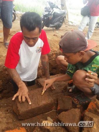 Warga Jogoroto Temukan Tumpukan Bata Kuno Mirip Dinding Candi