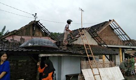 Puting Beliung Terjang Lima Desa, Dua Orang Meninggal, Puluhan Rumah Rusak