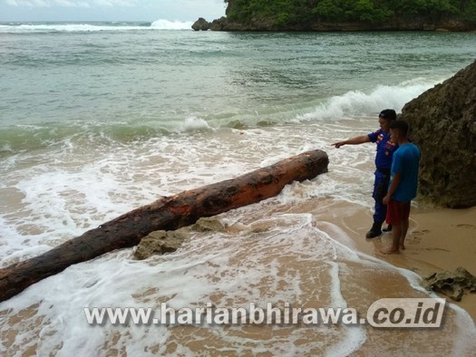 Ombak Pantai Malang Selatan Tenggelamkan Empat Orang
