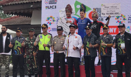Pebalap Swiss Juara Etape Perdana Tour de Indonesia 2018