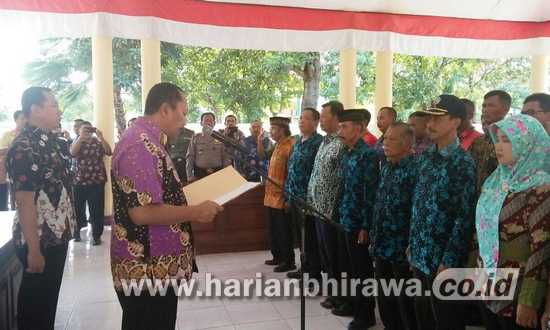 4-13-bas-Sekretaris Daerah Kab. Bojonegoro, Soehadi Moeljono saat mengukuhkan tiga Forum Komunikasi Kecamatan Sehat
