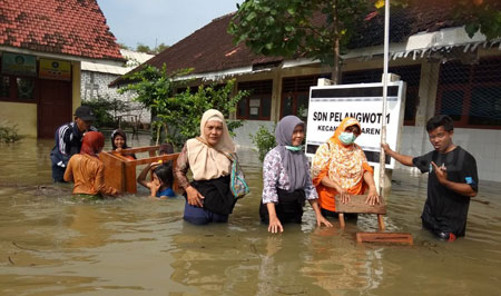 Bengawan Solo Meluap, Puluhan Desa Terendam Banjir