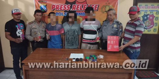 Polisi Tangkap Tiga Pria Sedang Pesta Sabu di Jombang