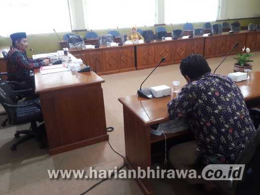 10-Foto B- Rencana rapat diurungkan karena hanya dihadiri satu pejabat Dinas Pertanian Sidoarjo-Hds